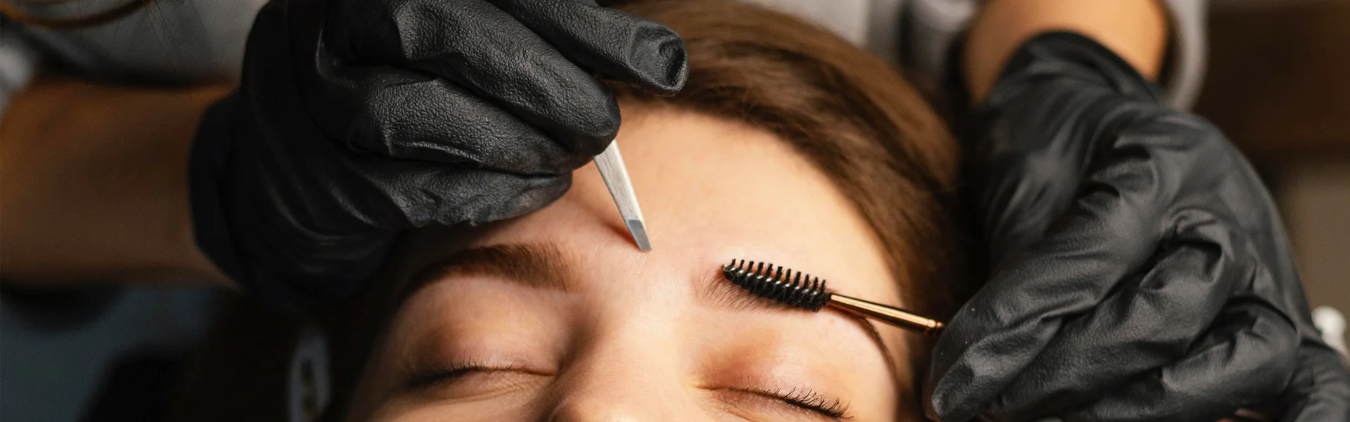 Institut de beauté soin des sourcils